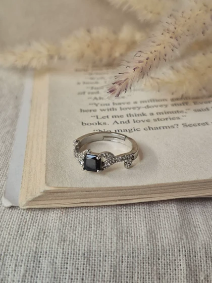 انگشتر جواهری فری سایز نگین مشکی