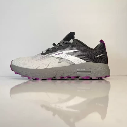 کفش راحتی مردانه بروکس مدل cascadia طوسی مشکی