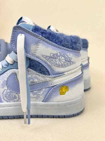 کتانی ونس ساق‌دار زنانه ایر جردن وان فامیلا بلو NIKE AIR JORDAN 1 کد 912 دختر طهرونی