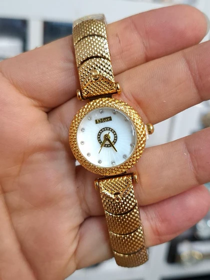 ساعت مچی زنانه دیور Dior موتور کوارتز باکیفیت و طراحی زیبا