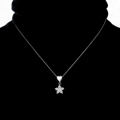 گردنبند نقره طرح قلب و گل نگین‌دار