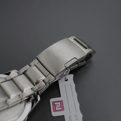 ساعت نیوی فورس کد 9750 رنگ نقره‌ای قاب مشکی صفحه طوسی علیدسا