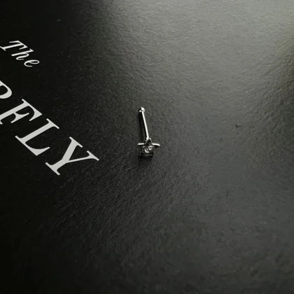 پیرسینگ بینی نقره‌ای زنانه مدل ستاره