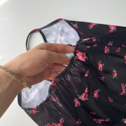 تاپ و شلوارک ساتن طرح گل سرخ