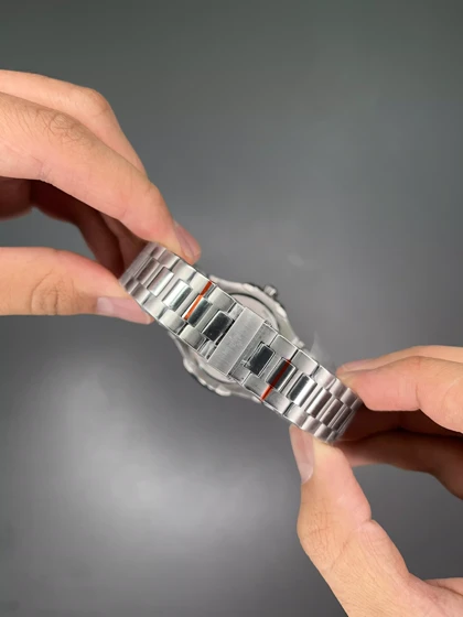 ساعت مچی پتک فیلیپ ناتیلوس زیرثانیه بند سیلور صفحه سفید Patek Philippe Nautilus