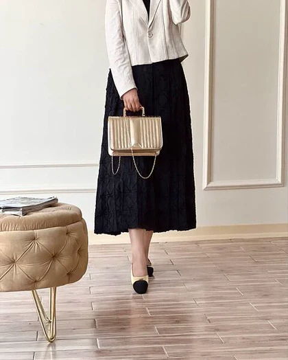 کفش شنل طلایی