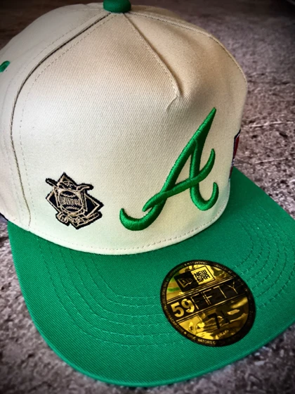 کلاه کپ بک فیت مستر کوالیتی وارداتی FIFTY 59 مدل Atlanta Braves _ طوسی نقاب سبز