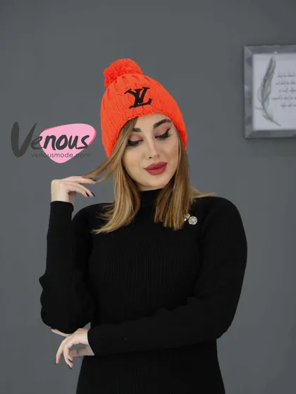 کلاه بافت LV پومدار