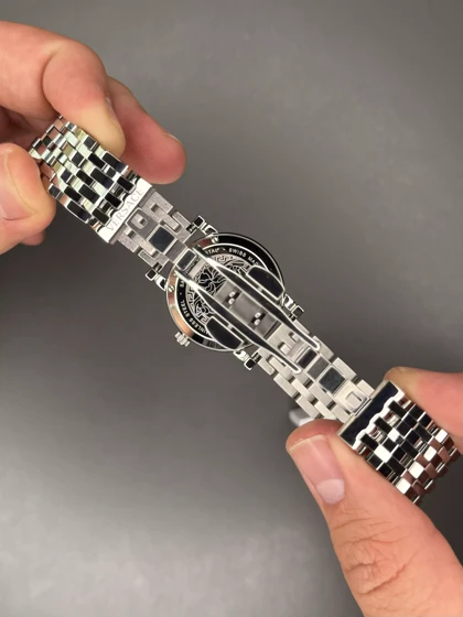 ساعت مچی ورساچه دورحکاکی بند سیلور صفحه آبی Versace