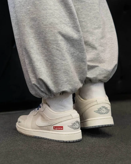 کتانی ویتنامی نایک ایر جردن وان لو سوپریم سفید کرمNike Air Jordan 1 Low Supreme Sail Grey