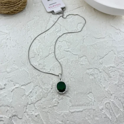 گردنبند زنانه نگین سبز زمرد با طرح ژوپینگ