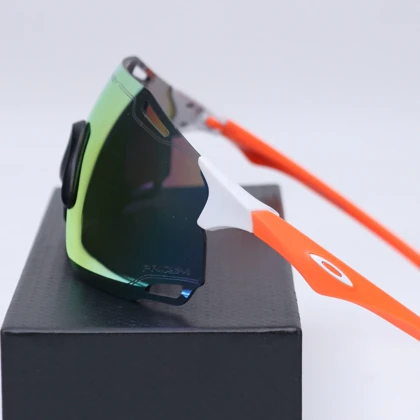 عینک از برند OAKLEY کد 181436