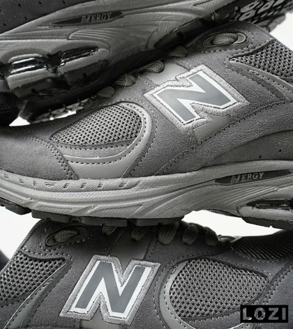 کفش کتانی طوسی NEW BALANCE 2002R
