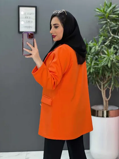 مانتو کتی مازراتی دکمه ژنرالی