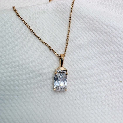 گردنبند استیل طرح «سولیتر مستطیلی» (تراش امرالد) | ساده و کلاسیک