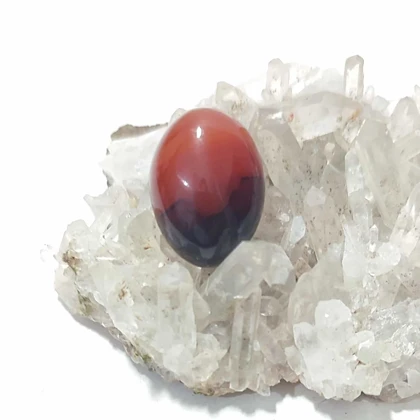 عقیق سرخ و سیاه