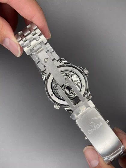 ساعت مچی امگا سیمستر اتوماتیک سیلور صفحه سبز Omega Seamaster Diver