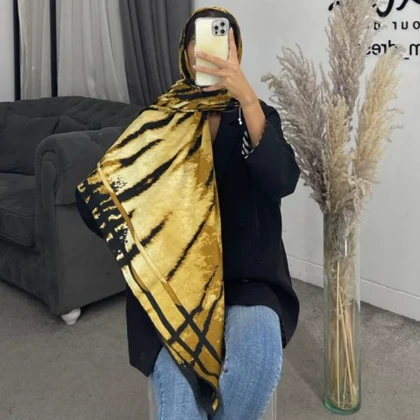روسری حاشیه‌دار