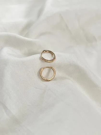 گوشواره حلقه‌ای ظریف چند ضلعی