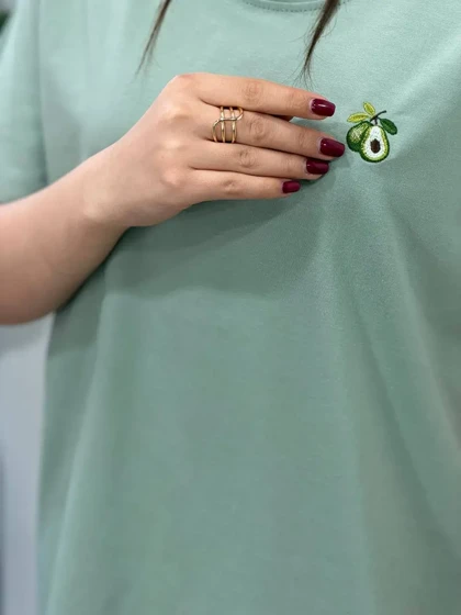 تیشرت زنانه گلدوزی آیسو آبنبات