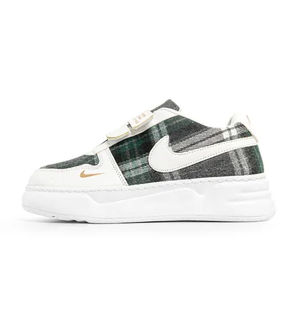کفش ورزشی زنانه Nike