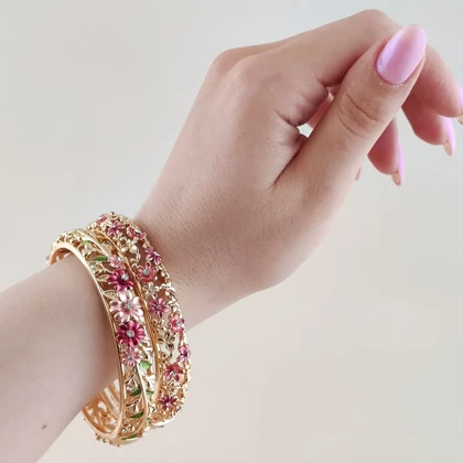 تکدست خلیجی میناکاری