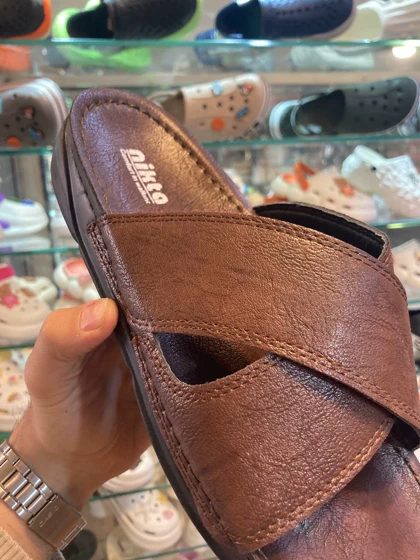 صندل طبی مردانه نیکتا مدل ضربدری قهوه ای