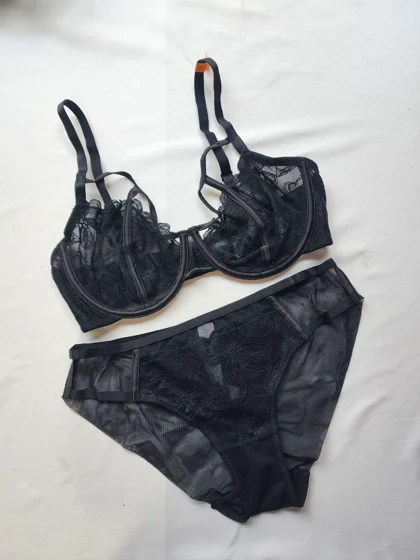 ست سوتین و شورت تمام دانتل هارنس دار فنردار کد: 61321