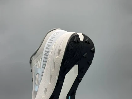 کتانی آن رانینگ کلود اولترا 3 طوسی سفید/On Running