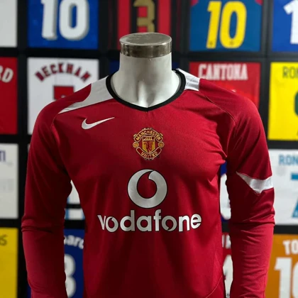 لباس اول منچستریونایتد 2004