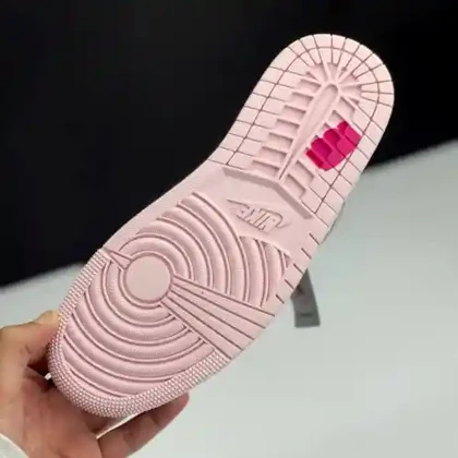 کفش نایک ایر جردن وان ساق‌دار اتمسفر Nike Air Jordan 1 High Atmosphere
