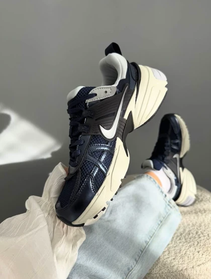 کتانی نایکی وی تو کی ران سورمه ایی مشکی Nike V2K RUN.
