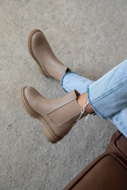 بوت و نیم بوت زنانه استراسونس straswans