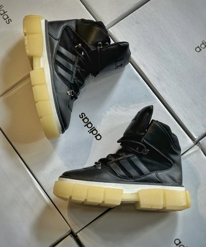 کفش کتانی نیم ساق ادیداس