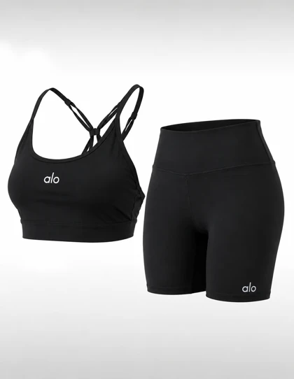 ست نیم‌تنه و شورتک ورزشی زنانه الو Alo Cozy Fit W
