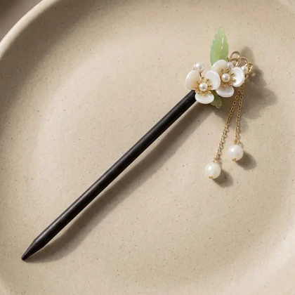 کانزاشی مو زنانه چوبی با آویز گل و مروارید مدل پرلینا