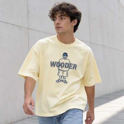 تیشرت مردانه باکسی دو نخ پنبه طرح عروسکی WOODER زرد کره‌ای پرسیسکا