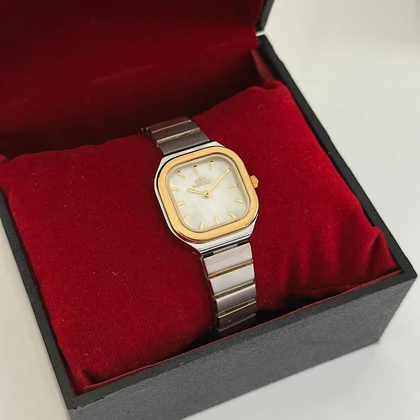 ساعت زنانه الگانس صفحه صدف مربع سفید کد 778