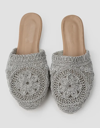 لوفر روی حصیر