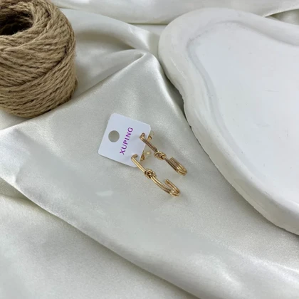 گوشواره زنانه مدل پیوند گره‌ای ژوپینگ رنگ طلایی
