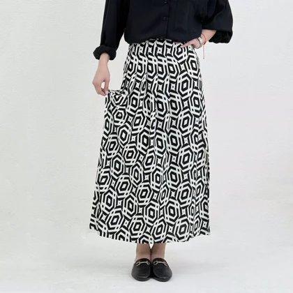 دامن زنانه سفید مشکی