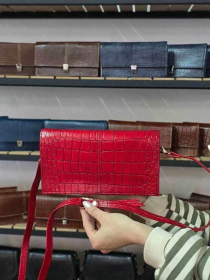 کیف چرم زنانه قرمز سنگی چرم اصل گاوی