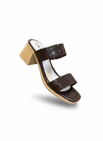 صندل مجلسی زنانه رایکا مدل 2بند قهوه ای