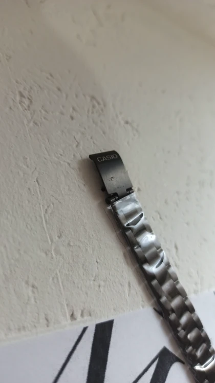 ساعت مچی کاسیو زنانه تمام مشکی اولدمانی قفل ریلی تاریخ شمار کیفیت عالی ( خش جزئی روی بند قفل دارد که به قیمت پایین گذاشتم)