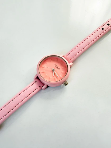 ساعت مچی زنانه بند چرمی رنگ صورتی رویدا ROYDA