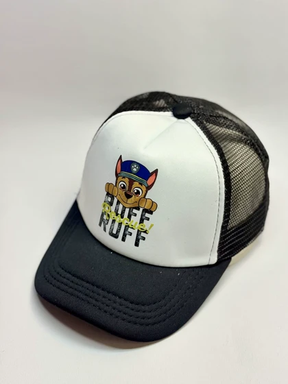 کلاه پسرانه سگ های نگهبان پشت تور