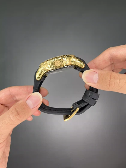 ساعت مچی اینویکتا مدل یاکوزا قاب طلایی بند مشکی INVICTA Yakuza