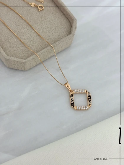 گردنبند آویز مربعی ورساچه