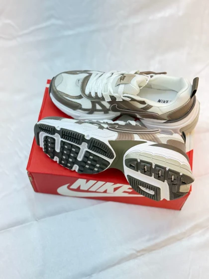 کتانی نایکی وی تو کی ران سفید شکلاتی Nike V2K RUN white brown