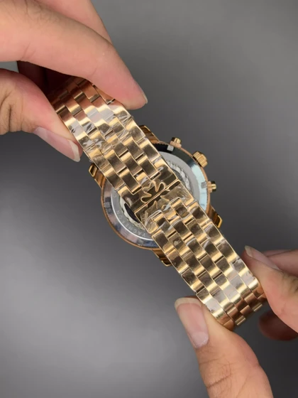 ساعت مچی وشرون کنستانتن کورنوگراف بند رزگلد صفحه کرمی Vacheron Constantin Geneve